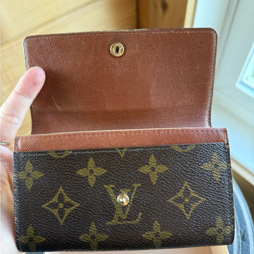 Louis Vuitton 5.5” Monogram Wallet w/Box - Picture 6 of 11